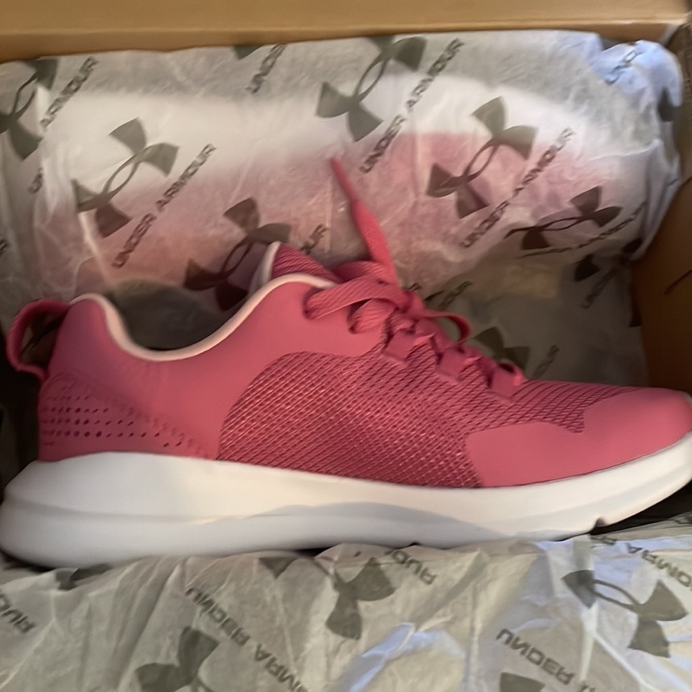 NIB WOMENS Under Armour Essential Pace Pink WHITE SIZE 7 ATHLETIC SHOES​​​​​​​ - Picture 5 of 5